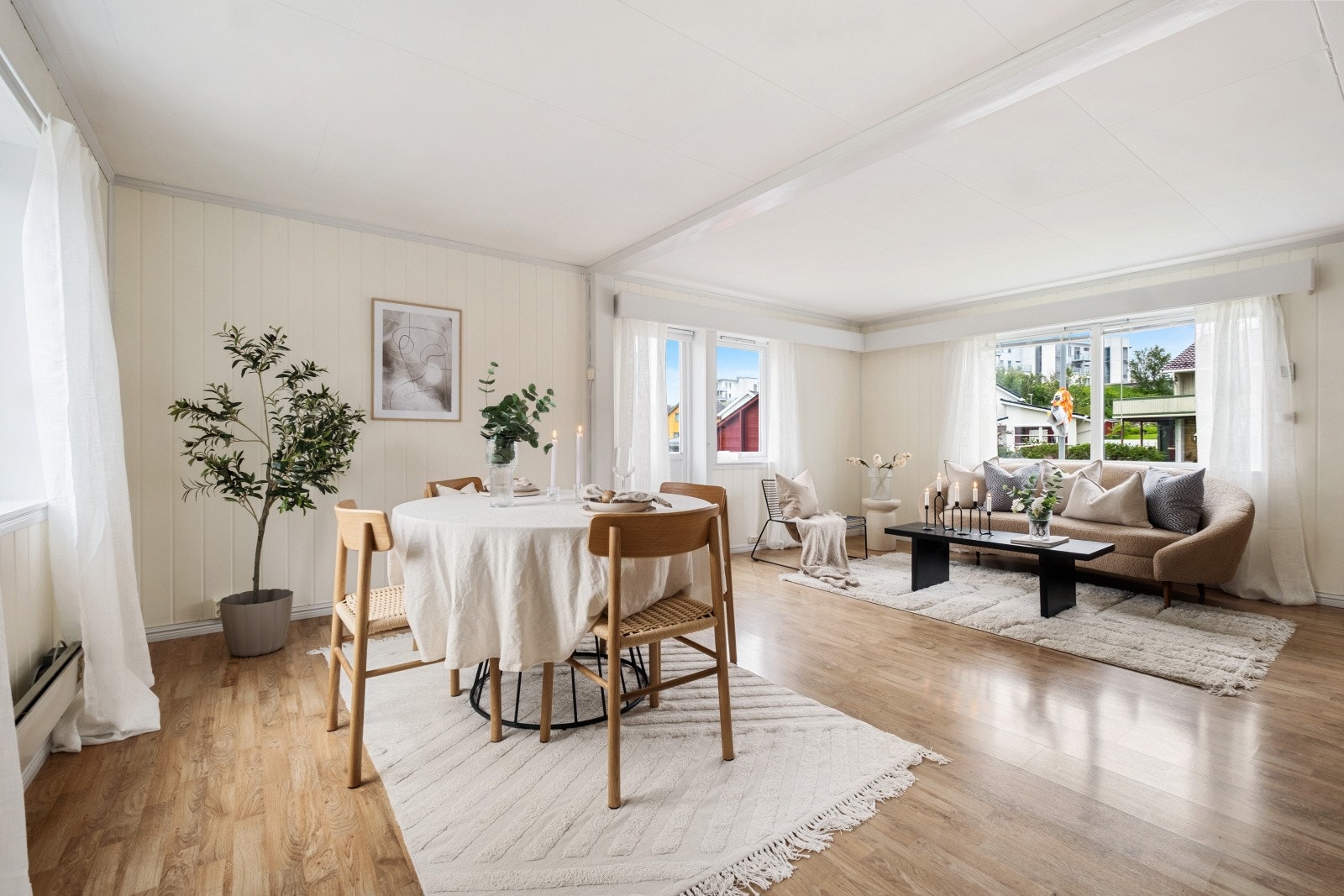 Den åpne løsningen gir en god romfølelse og fleksible møbleringsmuligheter. Galleribilde