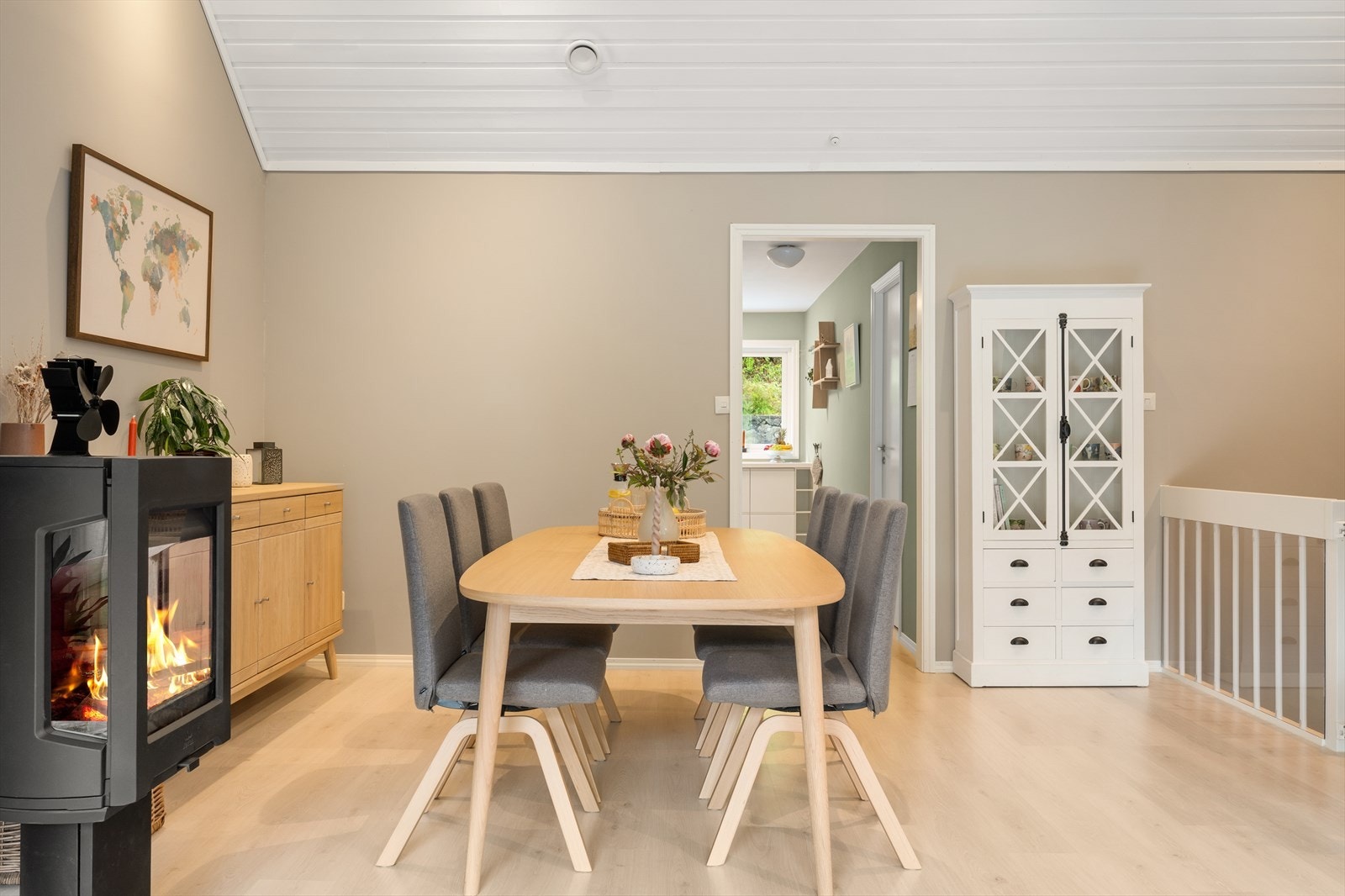 God plass til spisegruppe Galleribilde
