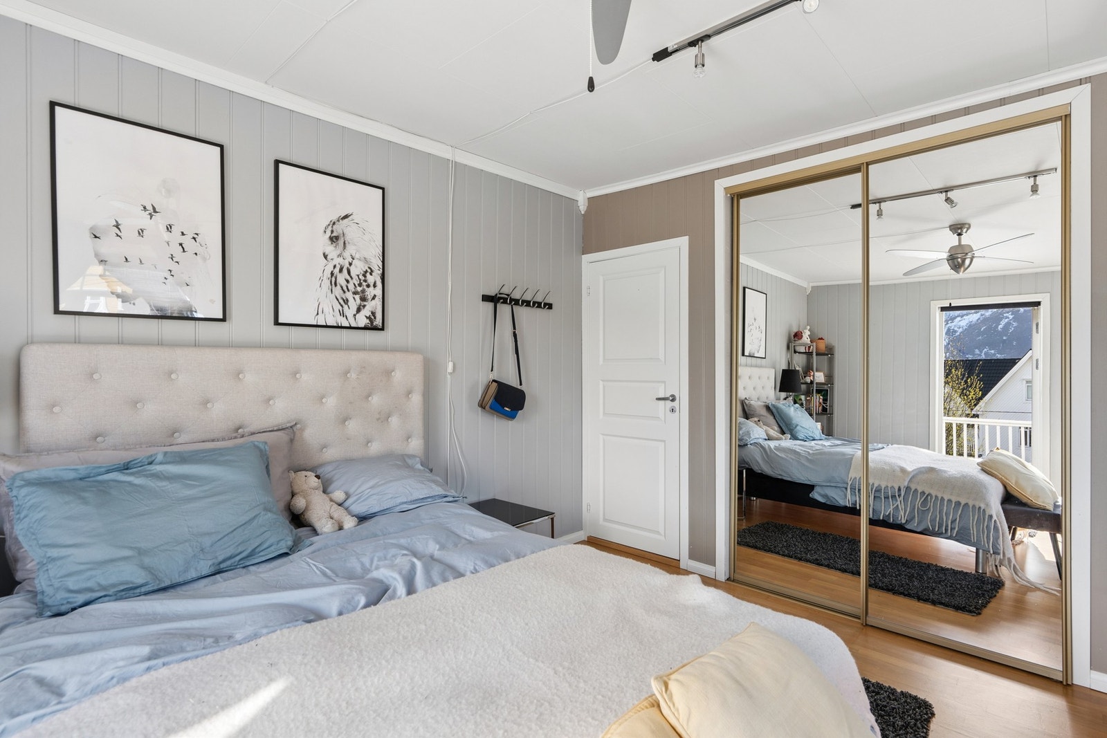 Soverommet har god plass til garderobeløsning med skyvedører. Galleribilde