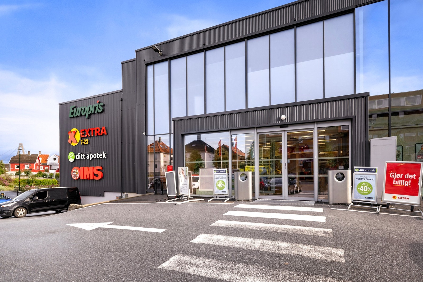 Stavanger sentrum kun er en liten spasertur unna. Coop Extra Lervig ligger ca. 5 minutters gange fra boligen, og Coop Extra Støperigården nås på omtrent 6 minutter. Galleribilde