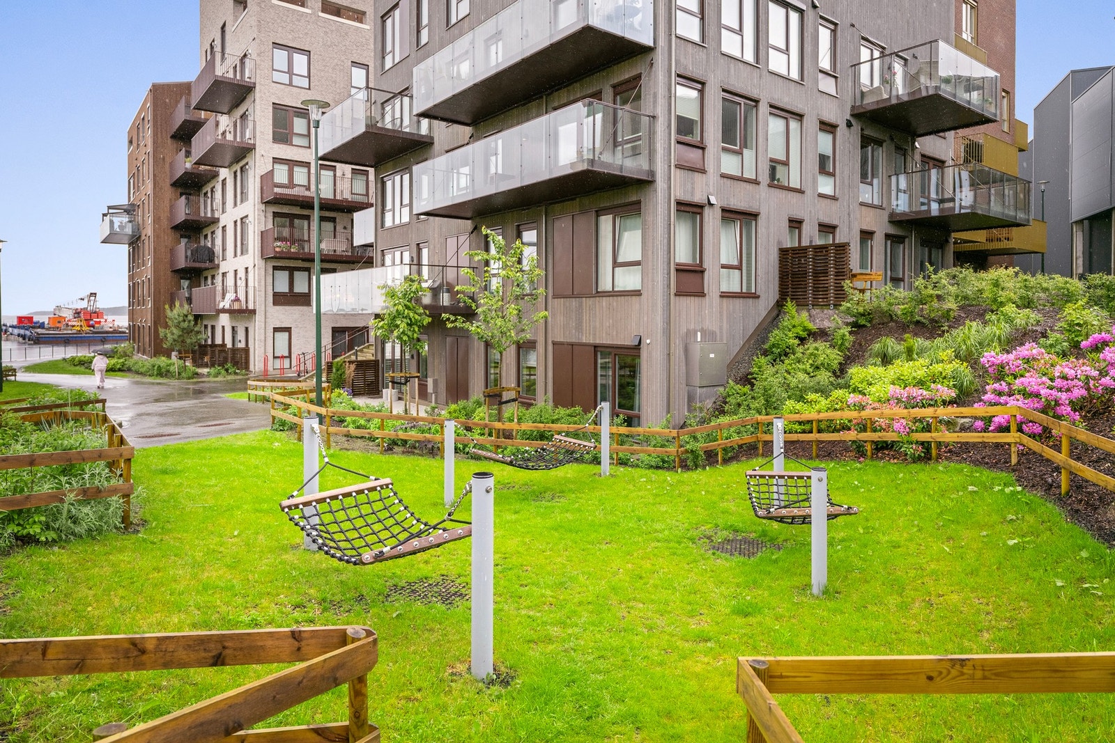 For den treningsglade ligger både Aura Fitness Storhaug og SATS Storhaug kun ca. 2 minutters gange unna. Galleribilde