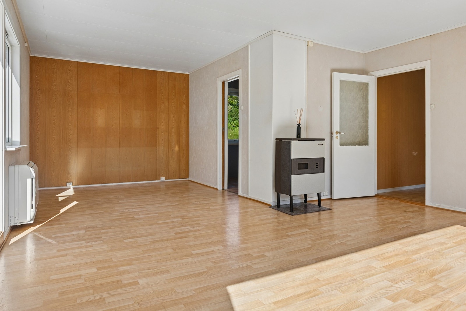 Stuen har god plass til både sofagruppe og øvrig møblement. Galleribilde