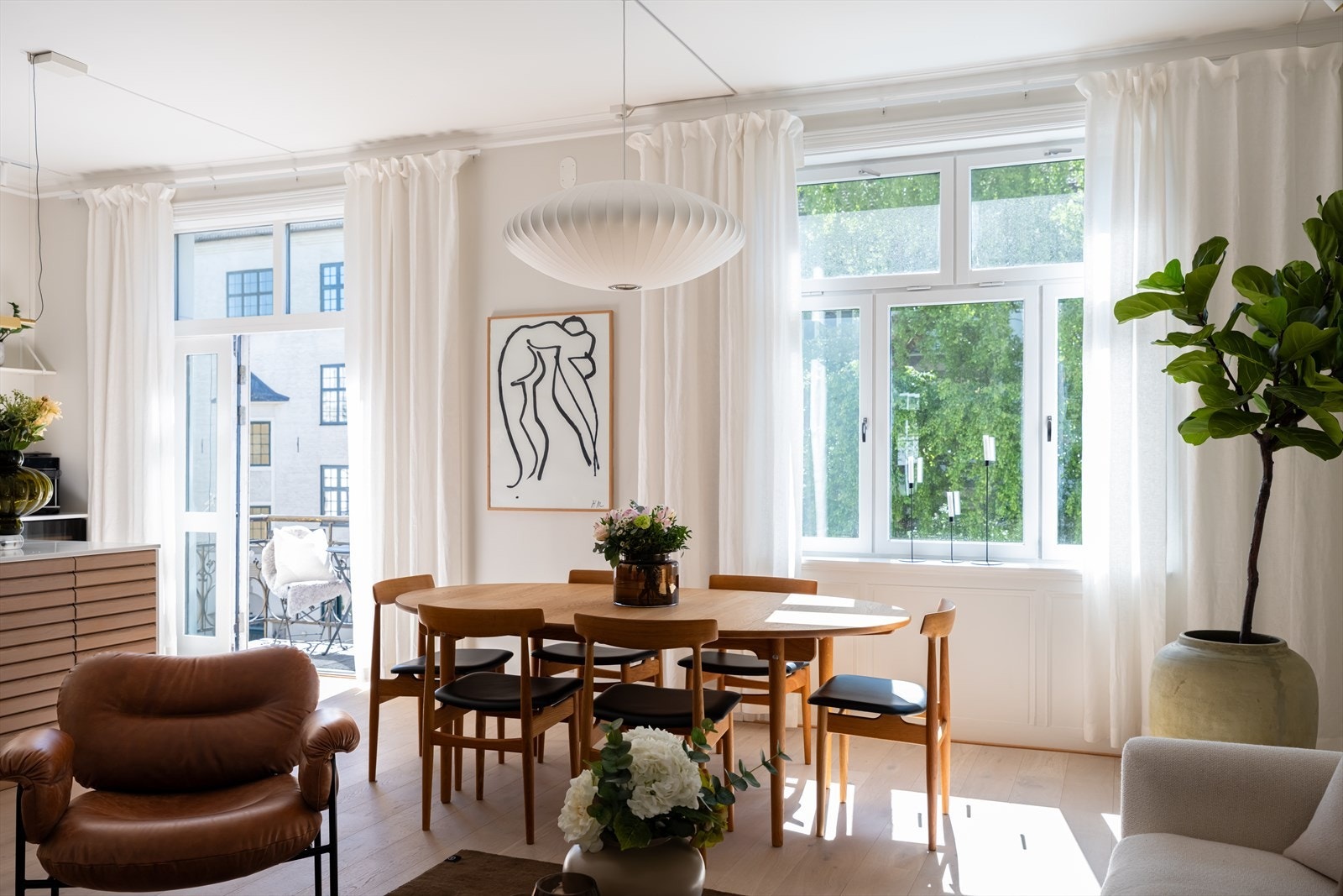 Leiligheten ble omfattende pusset opp i 2022, og holder god standard. Galleribilde