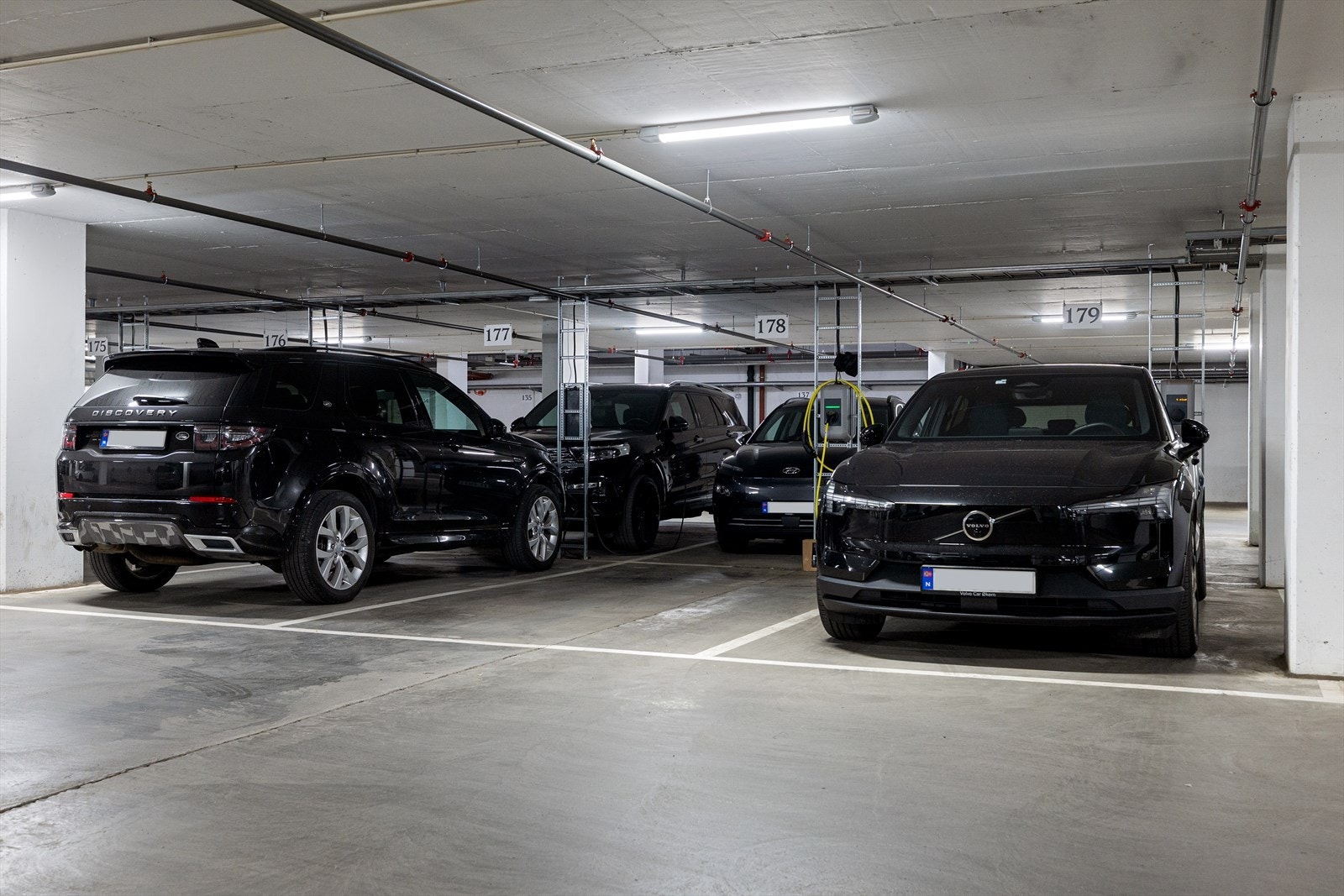 Det medfølger parkeringsplass i felles garasjeanlegg. Galleribilde