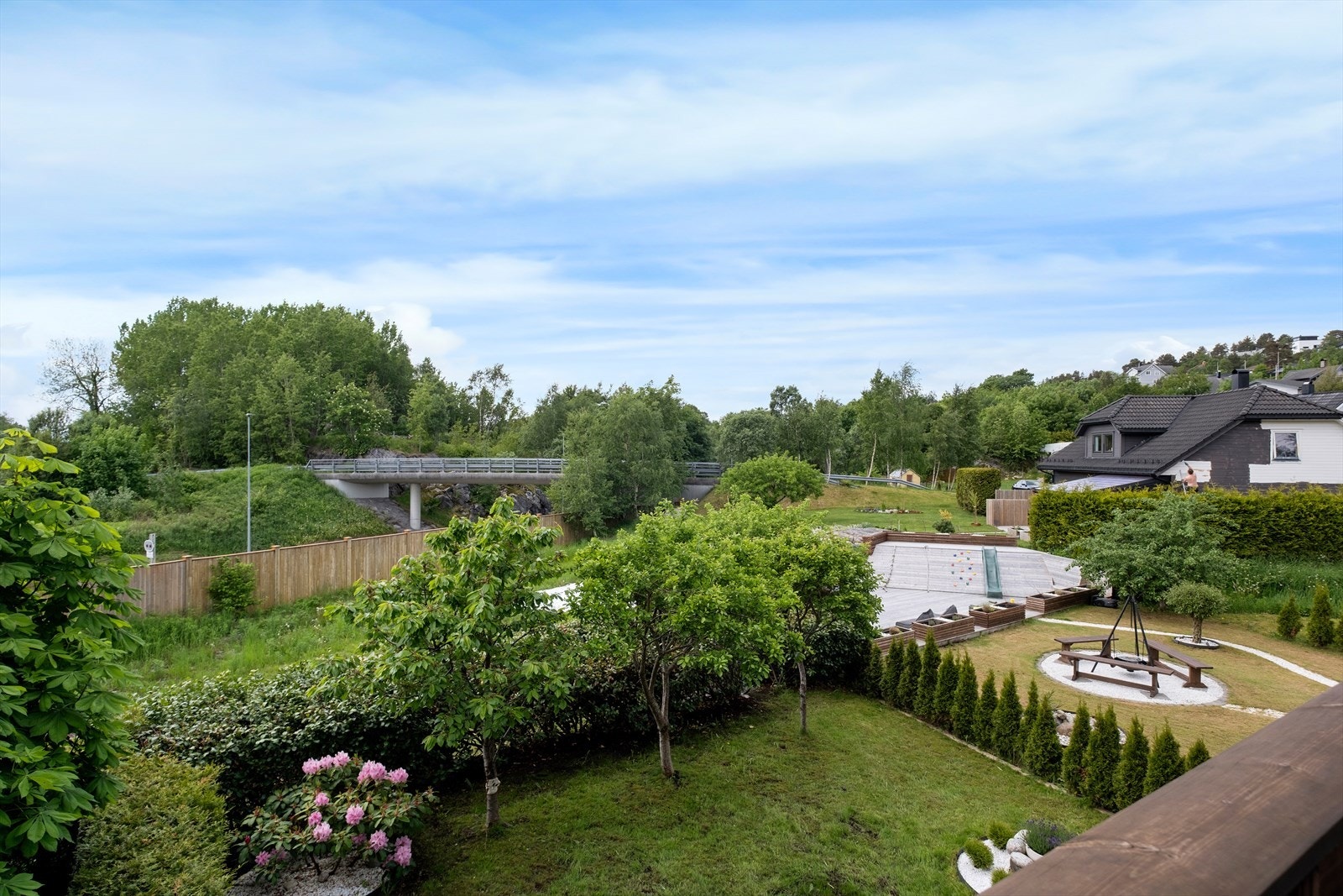 Balkongen er på 3 m², og nyter gode solforhold. Galleribilde