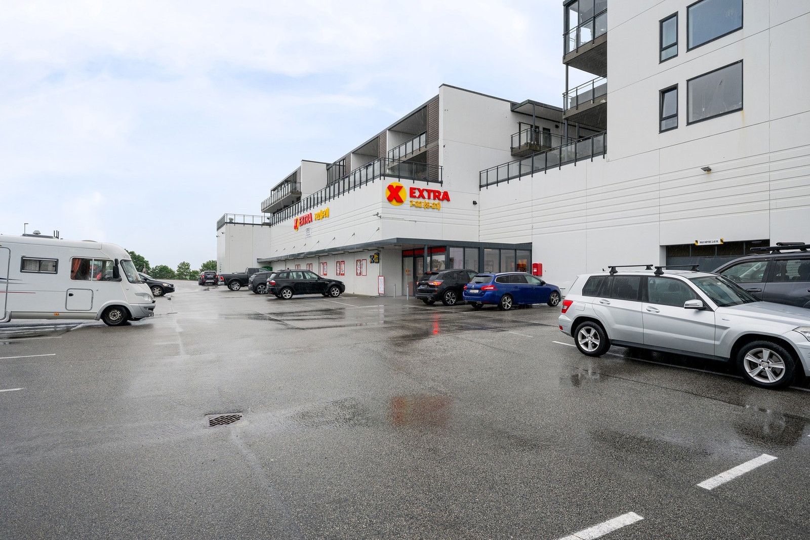 Butikk i 1. etasje er praktisk Galleribilde