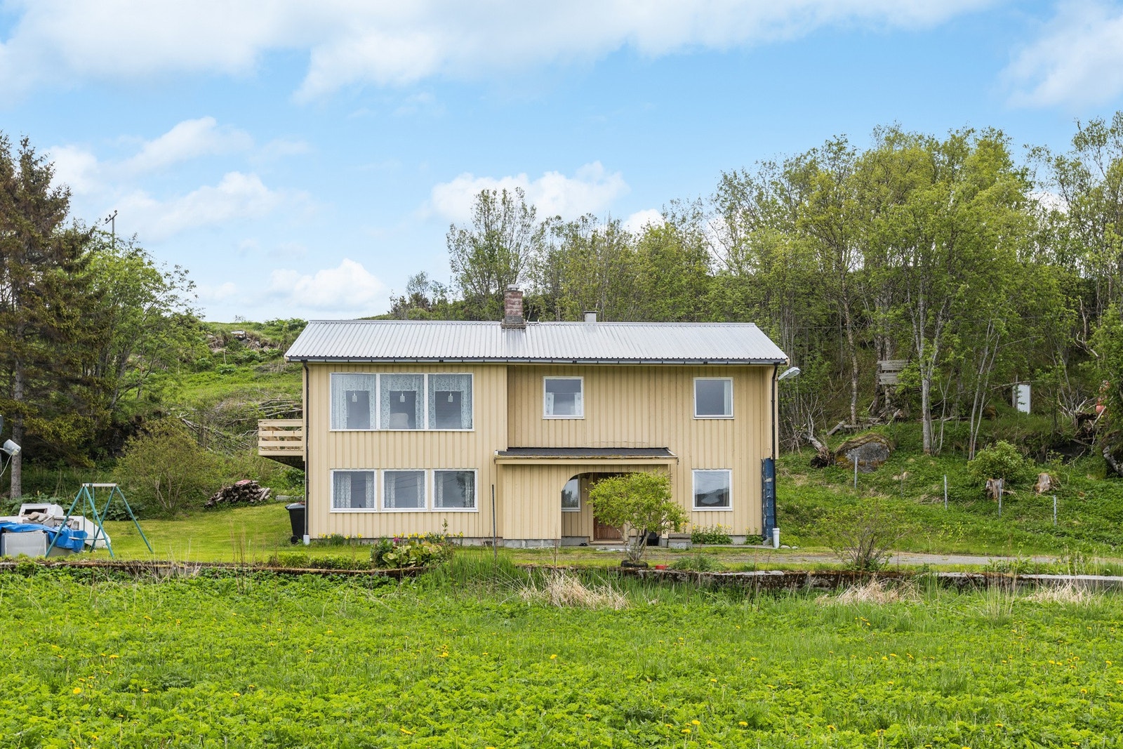 EiendomsMegler 1 v/Sondre Jakobsen ønsker velkommen til en fint beliggende enebolig på Sandsøya! Galleribilde