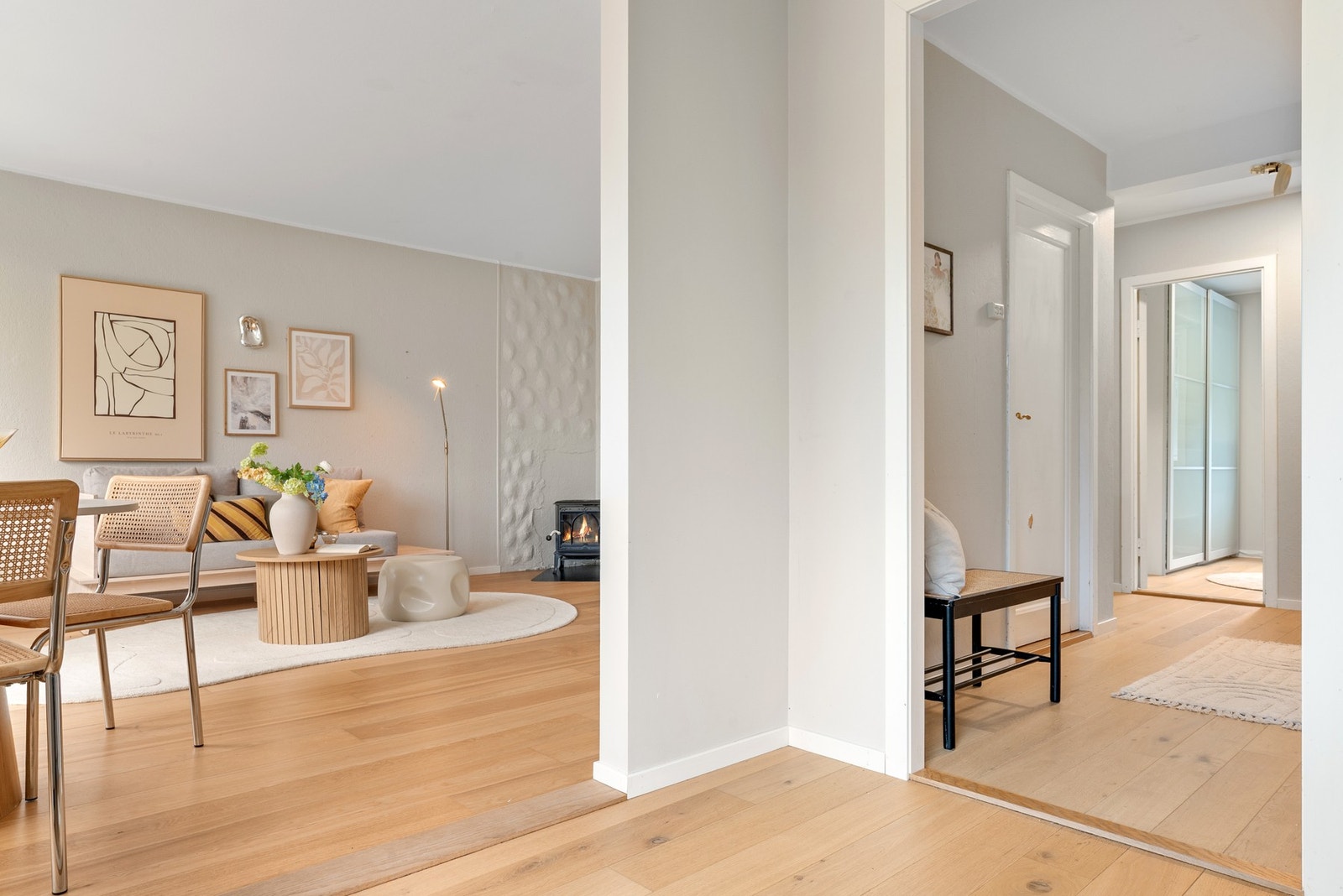 Det følger med 2 eksterne boder til leiligheten, hhv. kjeller og loft (samlet areal utgjør 12 m²). Galleribilde