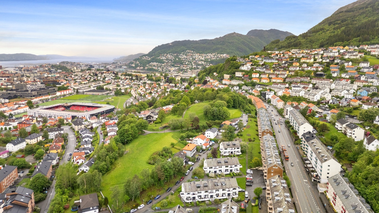 Her bor man i sentrale omgivelser med umiddelbar nærhet til gode bussforbindelser, gåavstand til dagligvare og nærhet til ypperlig turterreng og Brann stadion m.fl. Galleribilde