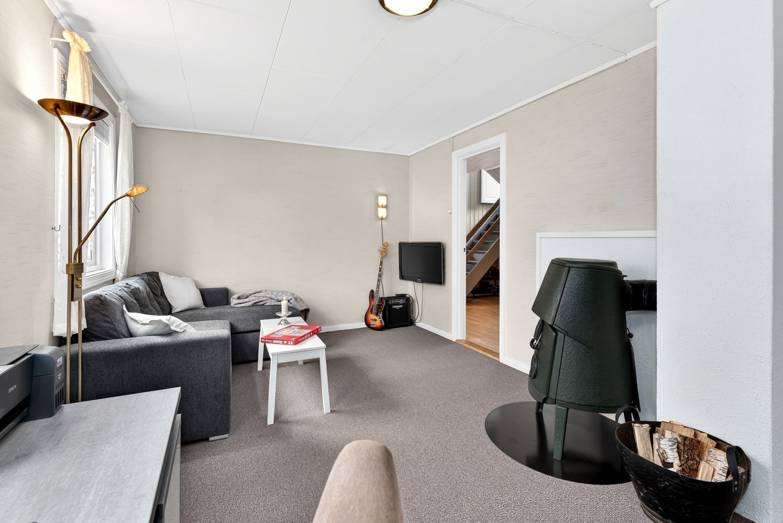 Peis i kjellerstue som gir god varme på kalde vinterdager. Galleribilde
