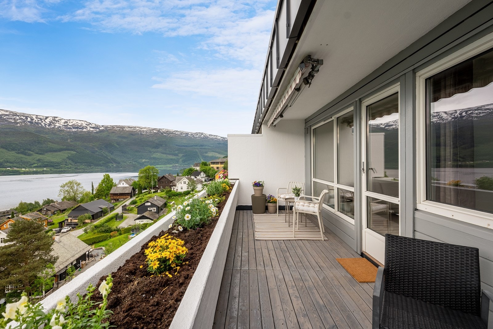 Balkong på hele 12 m² med god plass til utemøbler. Galleribilde