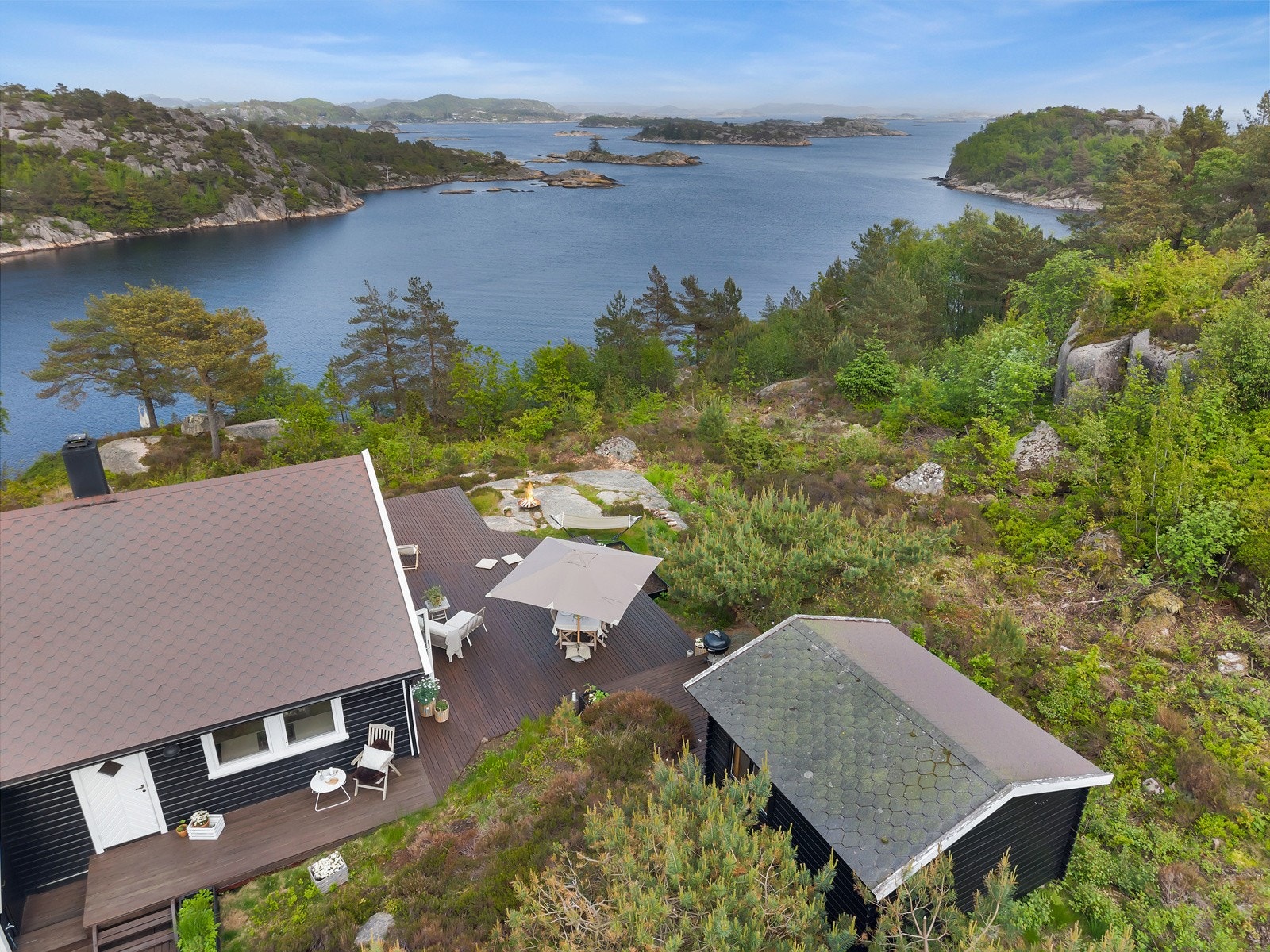 Hytten har også en frittstående bod/anneks. Galleribilde