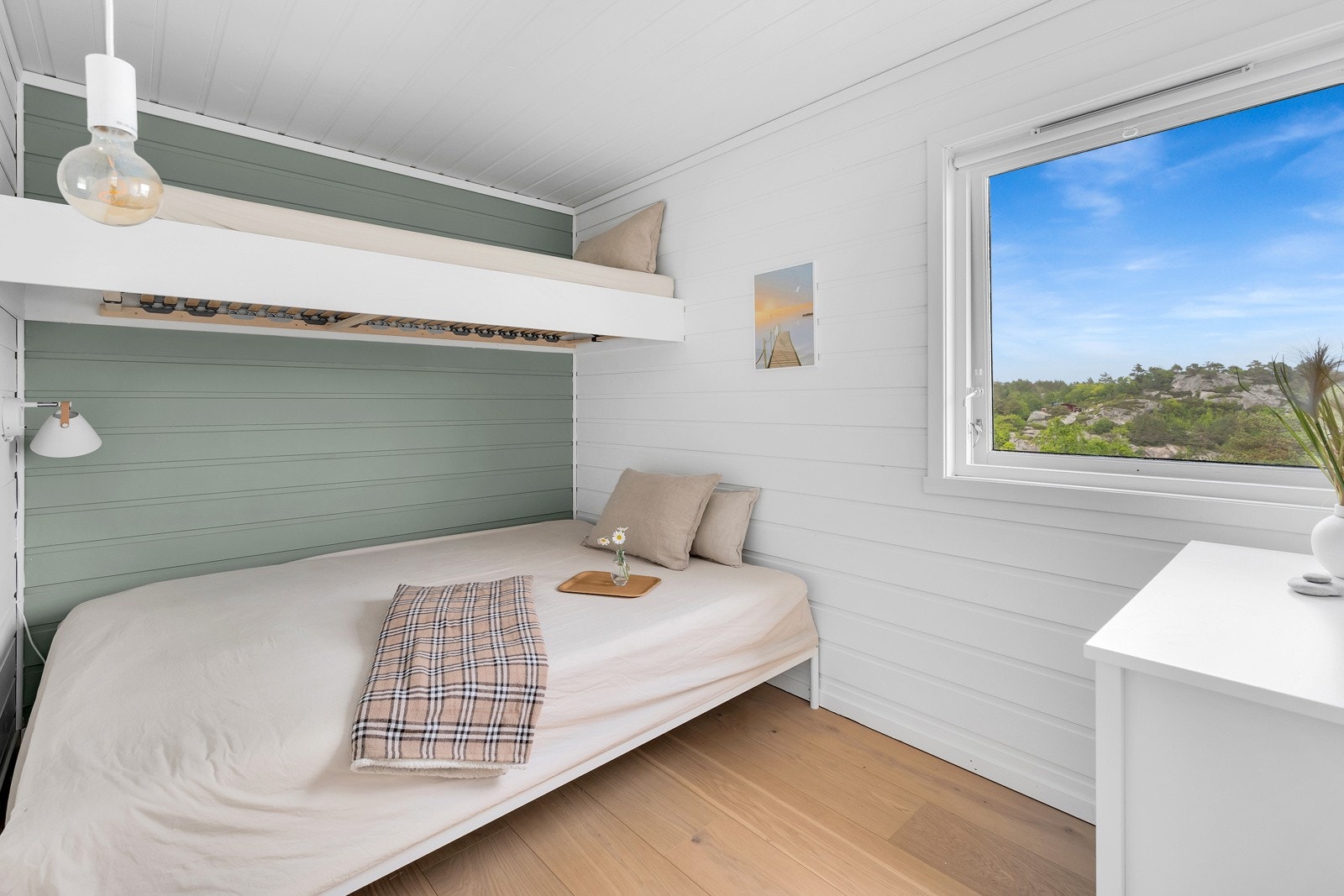 Soverom II har praktisk plassbygd "køyesengløsning" som er en perfekt måte å maksimere gulvplassen på. Galleribilde
