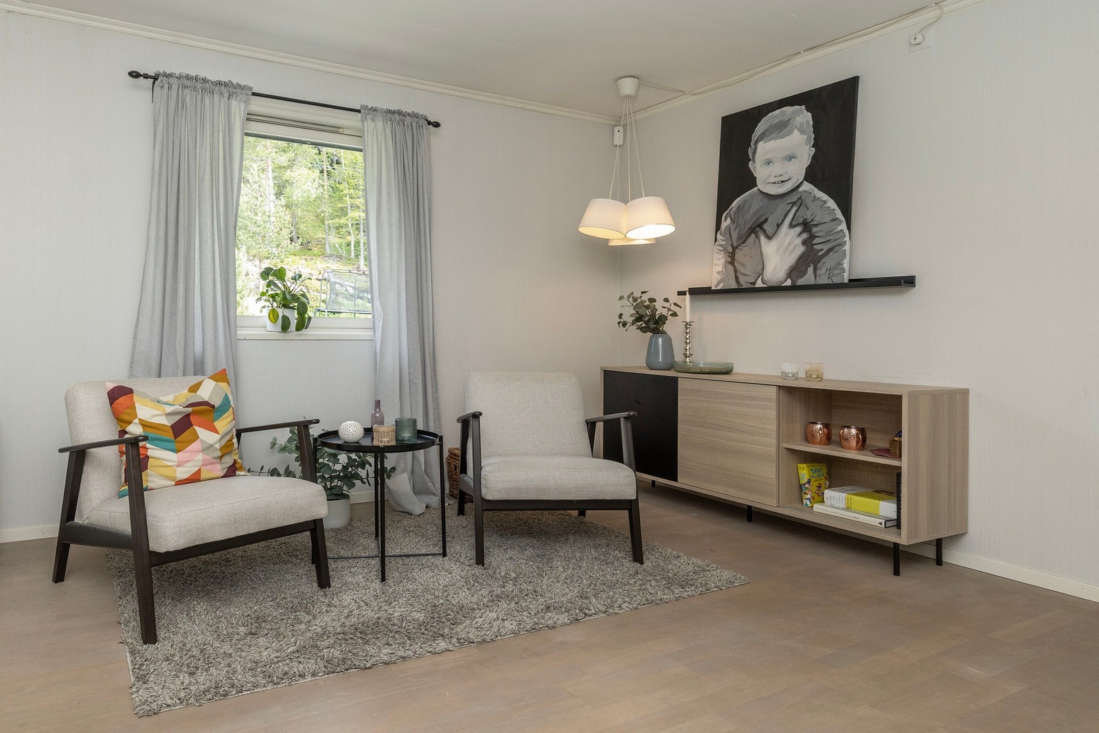 Ekstra sitteområde i tilknytning til stuen - perfekt som lesekrok eller tv-stue. Galleribilde