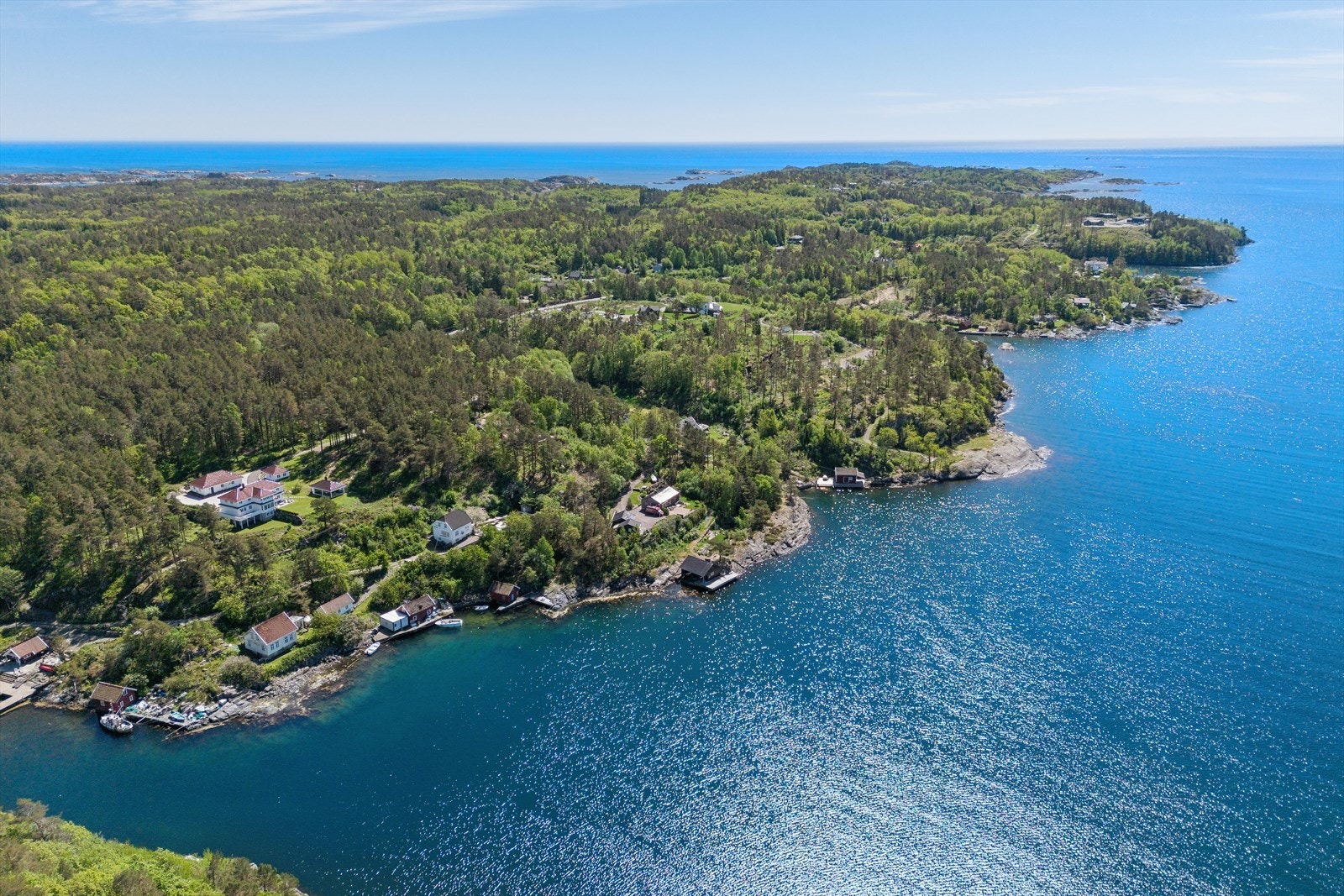 Eiendommen ligger like ved Kvåsefjorden. Galleribilde