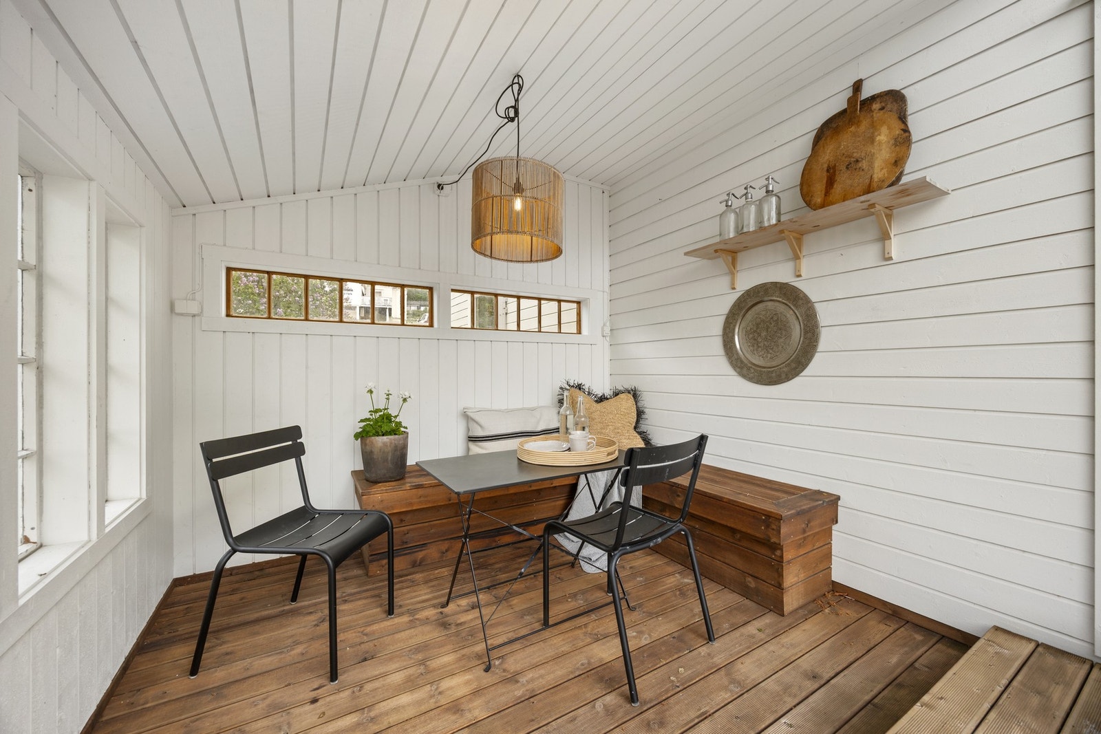 Takoverbygd uteområde ble tilbygd i 2020. Lun og trivelig sone! Galleribilde