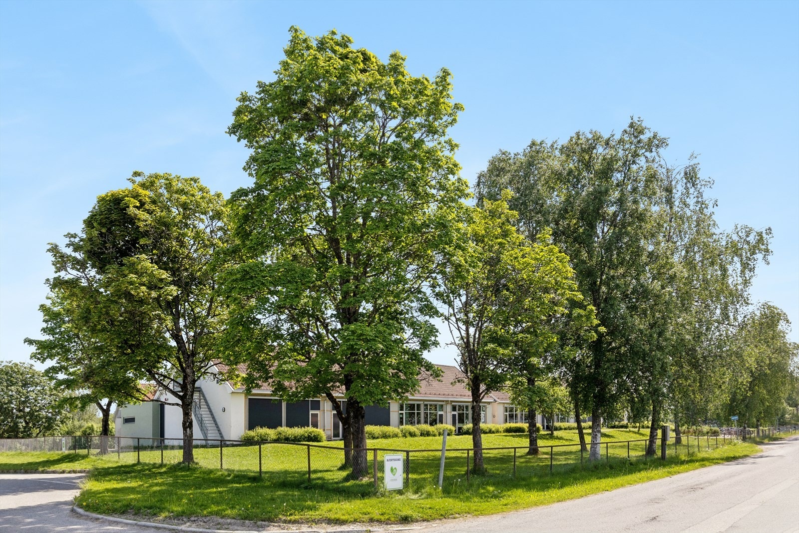 Det er kun 500 meter til Moen Barneskole. Galleribilde