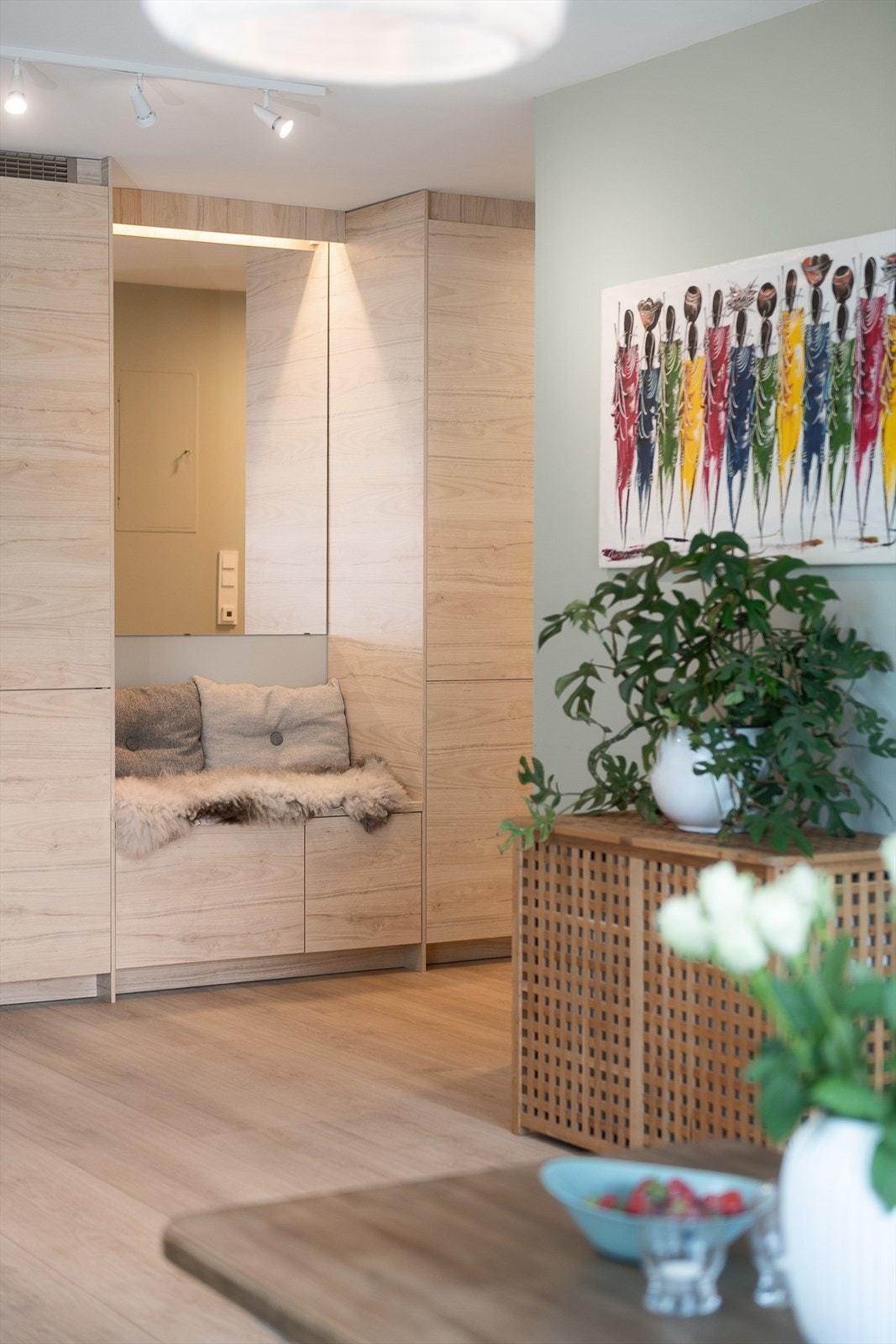 Alle overflater i leiligheten, inkludert vegger og gulv, ble pusset opp i 2021. Galleribilde