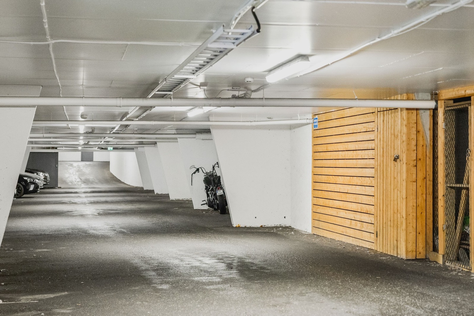 Det medfølger 1 stk. fast parkeringsplass i felles garasjeanlegg. Galleribilde