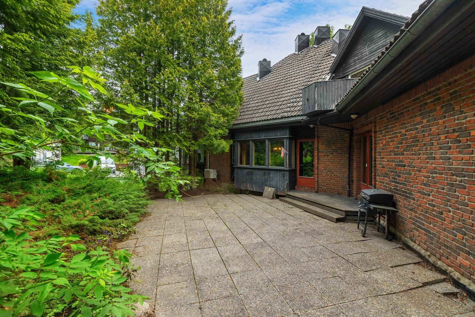 Usjenert uteområde. Galleribilde