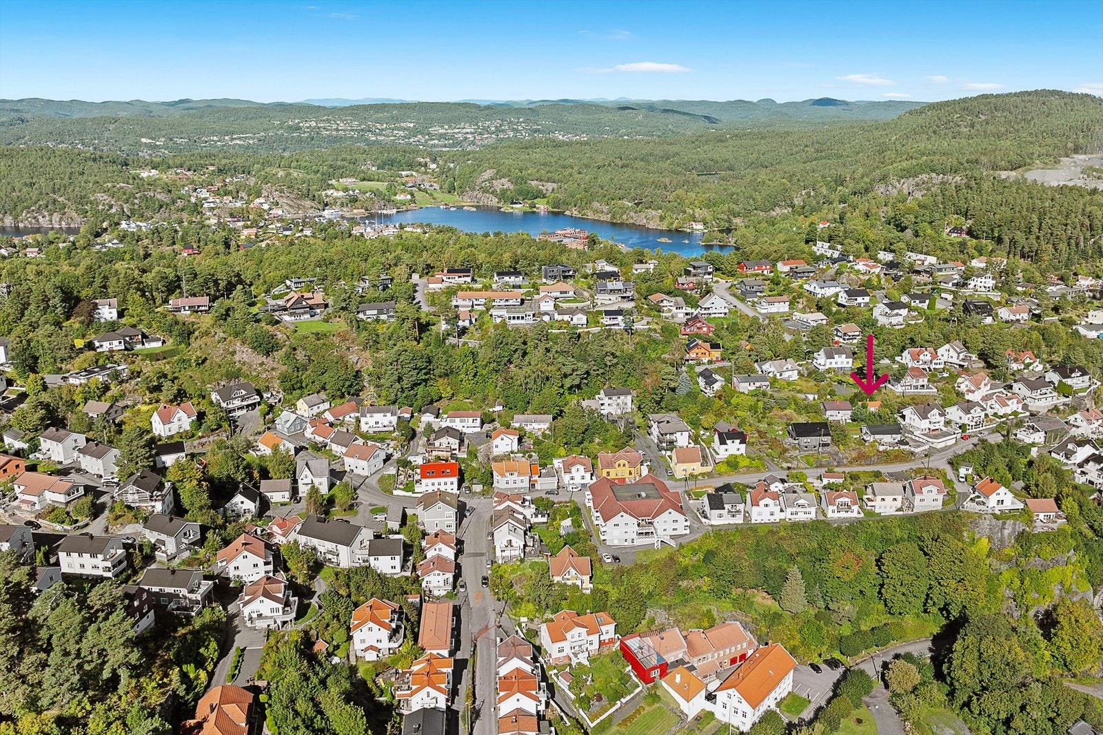 Det er kort vei til skoler, idrettsanlegg og Kragerø sentrum. Galleribilde