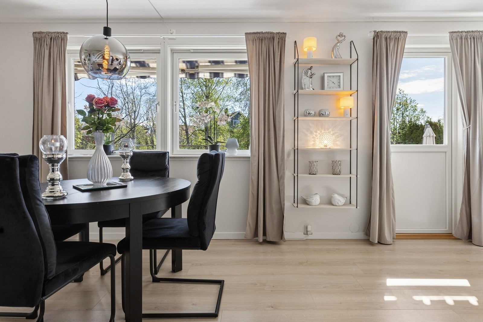 Naturlig plass til spisegruppe Galleribilde