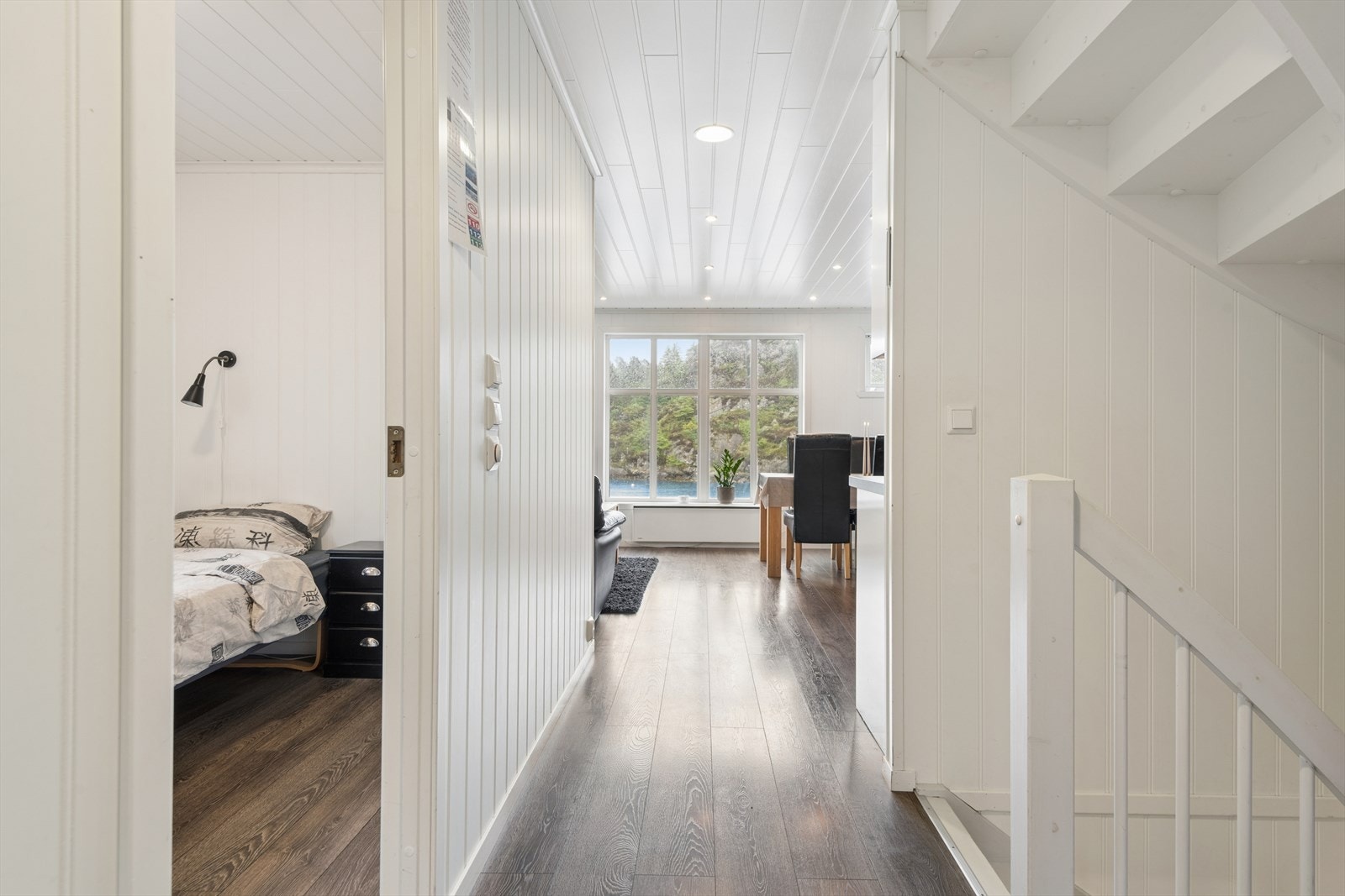 Gangområde inn til oppholdsrom. Galleribilde