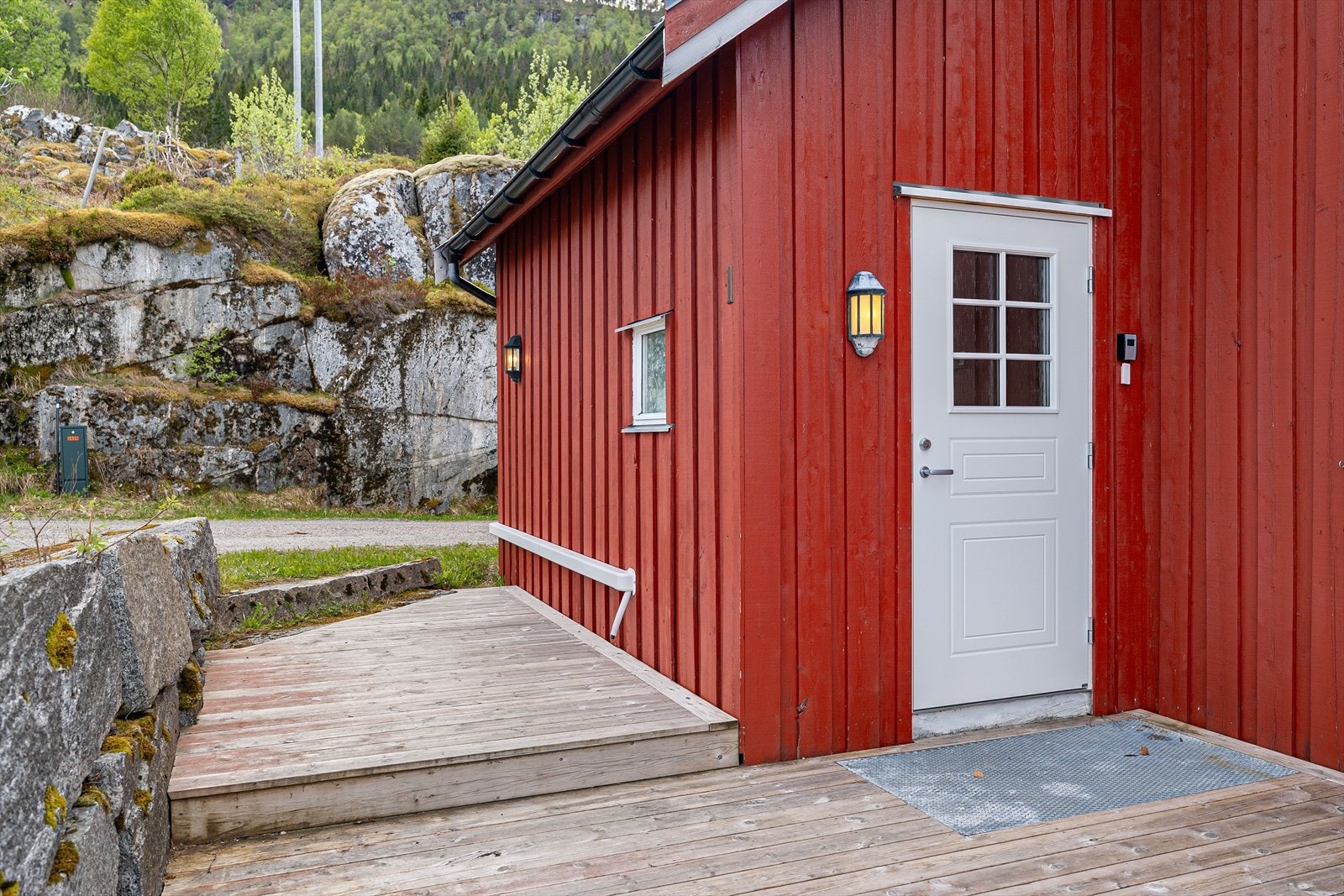 Ved inngangspartiet er det etablert terrasse. Galleribilde