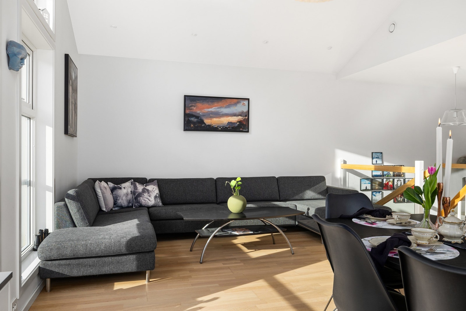 God plass til hele familien i sofagruppen Galleribilde