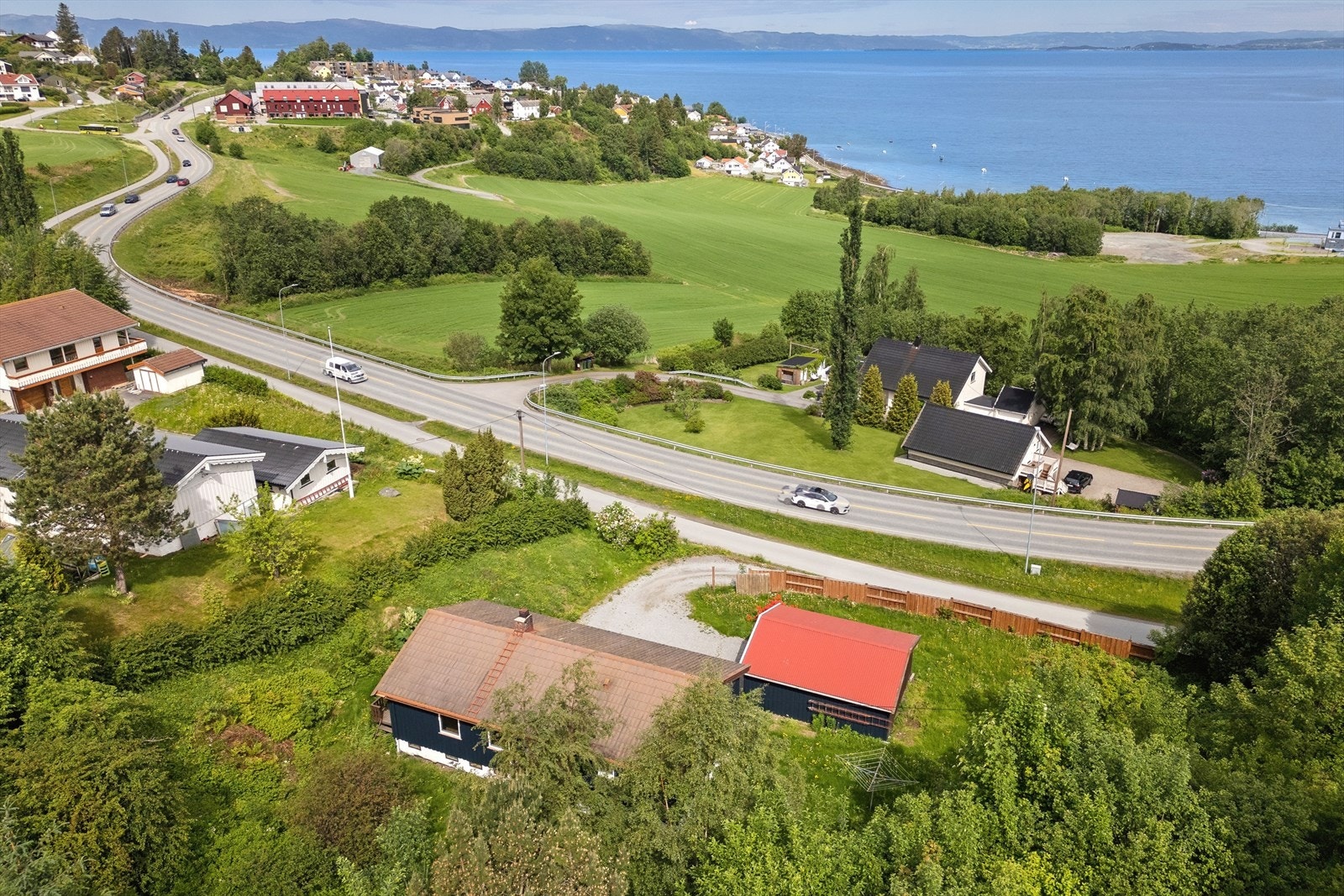 Beliggenheten er attraktiv for pendlere, med Hansensvingen bussholdeplass kun 3 minutter unna. Galleribilde
