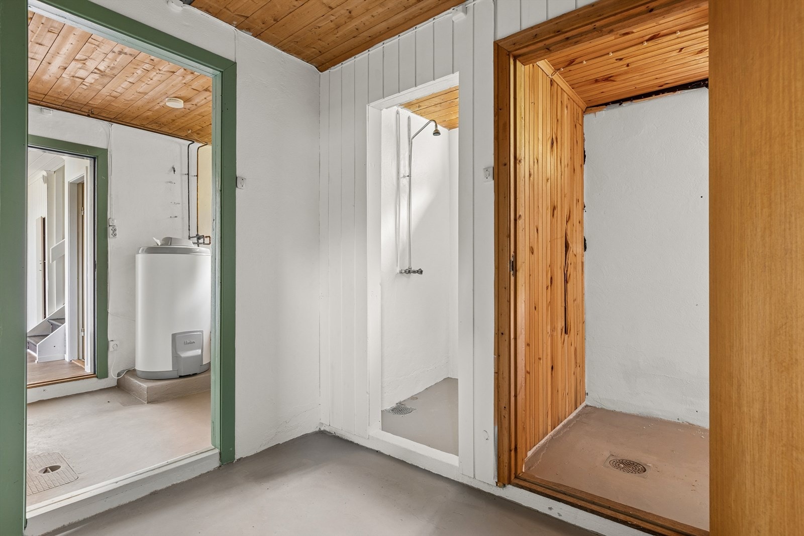 Sokkelen har et praktisk dusjrom og et separat vaskerom. Galleribilde