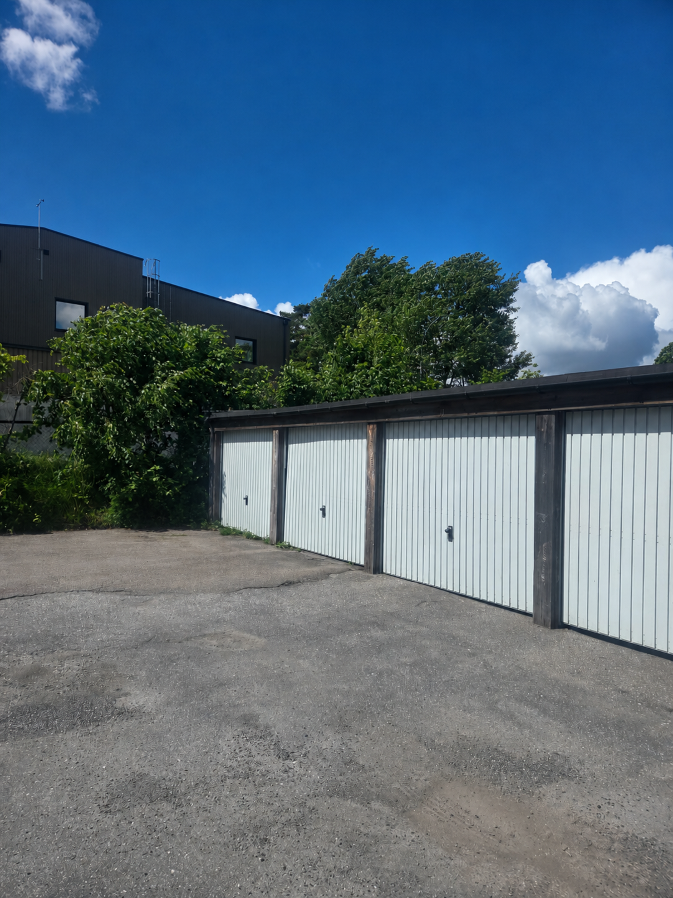 Parkering i lukket garasje. (Selgers bilde). Galleribilde