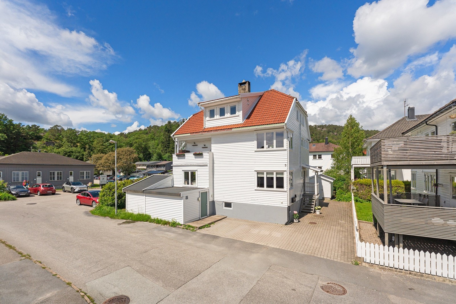 Fasade, her har alle beboerne en plass hver Galleribilde