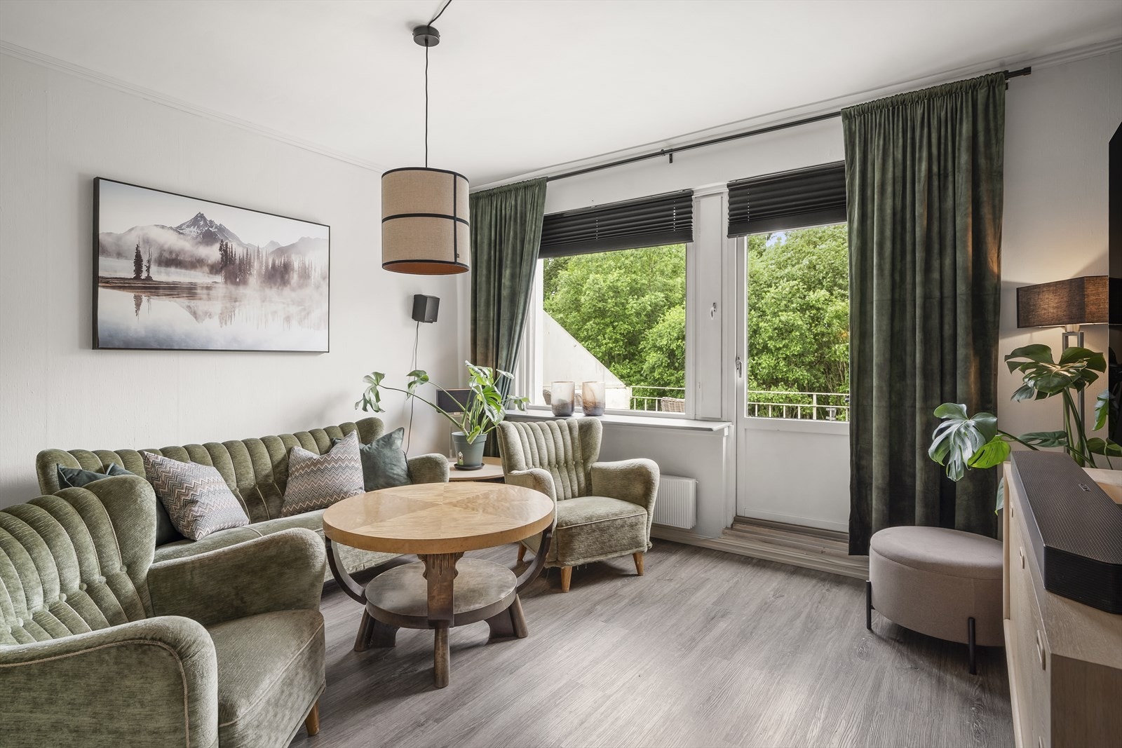 Plass for sofamøblement og spisebord Galleribilde