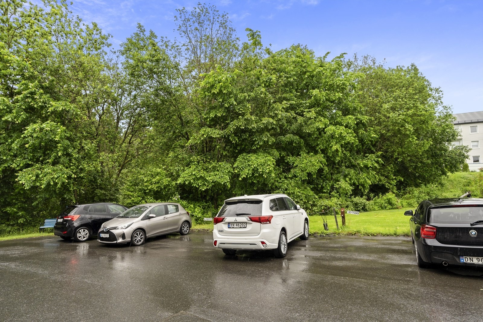 Felles parkering utenfor Galleribilde