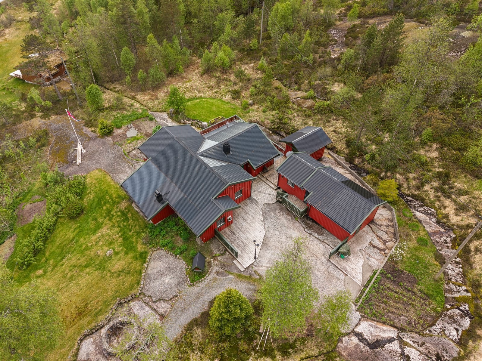 Eiendommen er pr i dag registrert som en sirkeleiendom med fiktive grenser. Eiendommen vil bli oppmålt med eget målebrev i løpet av 2026 Galleribilde
