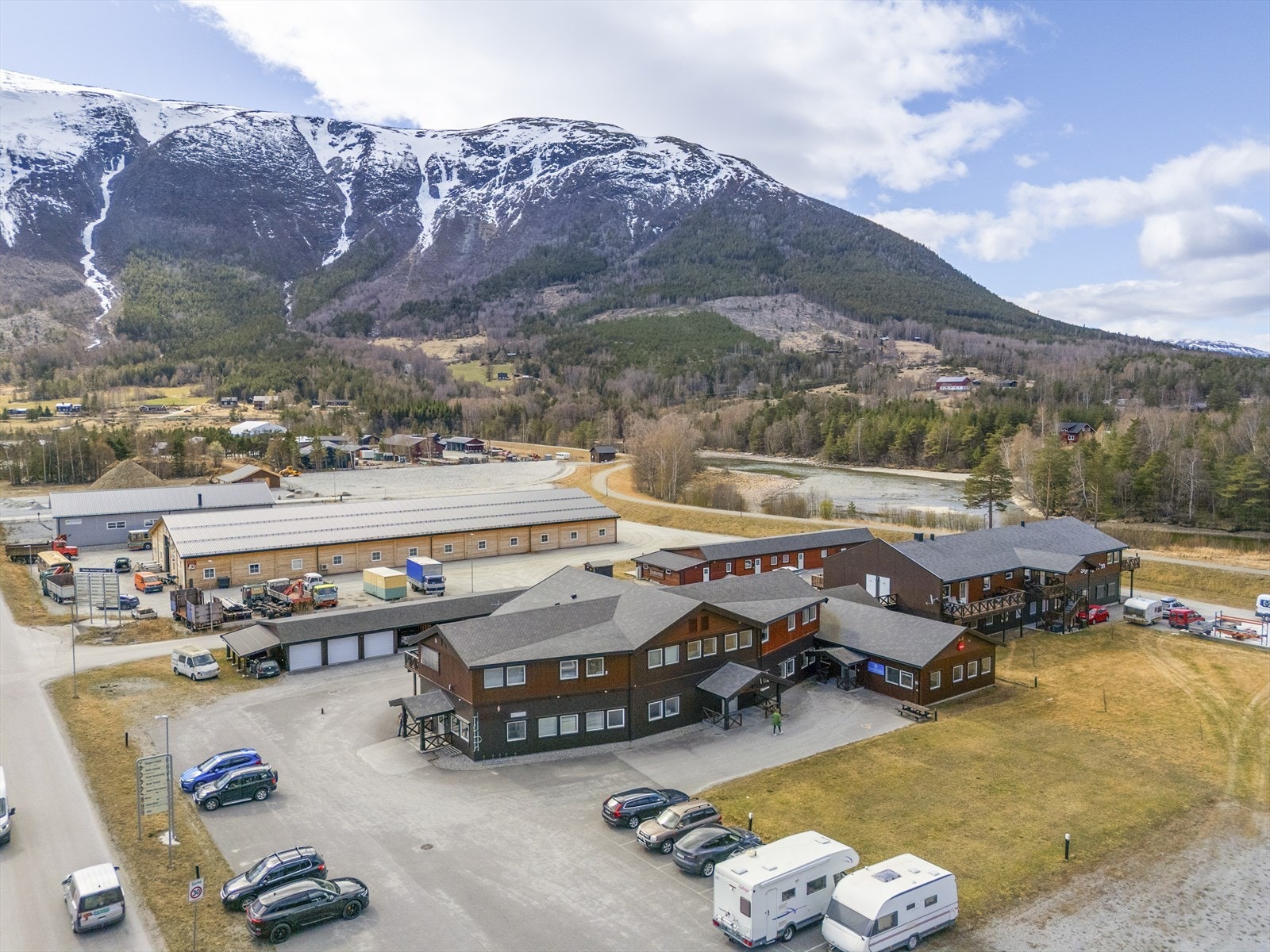 Skjåk ligger mellom nasjonalparkene Reinheimen og Breheimen, og er et eldorado for friluftsinteresserte. Galleribilde