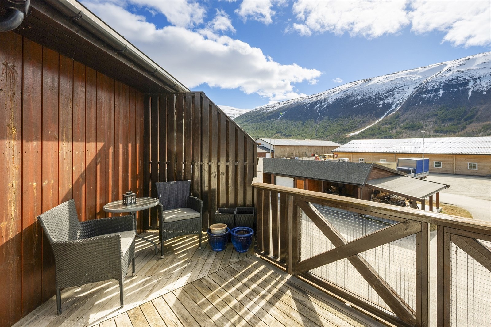 Balkonggulvet er bygget med impregnerte materialer, som sikrer god holdbarhet. Galleribilde