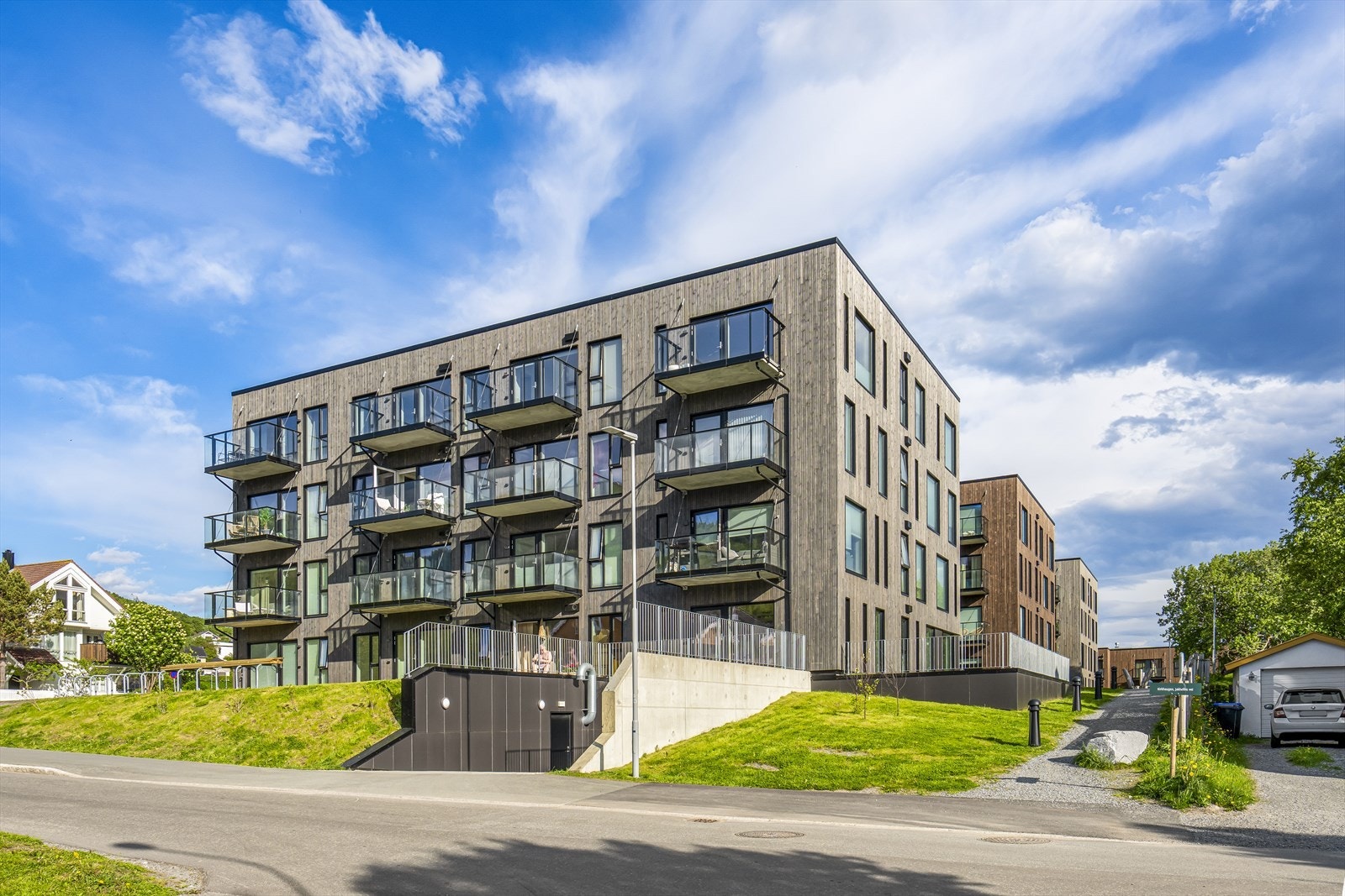 Leiligheten har fin plassering i 4. etasje med svært god utsikt. Galleribilde