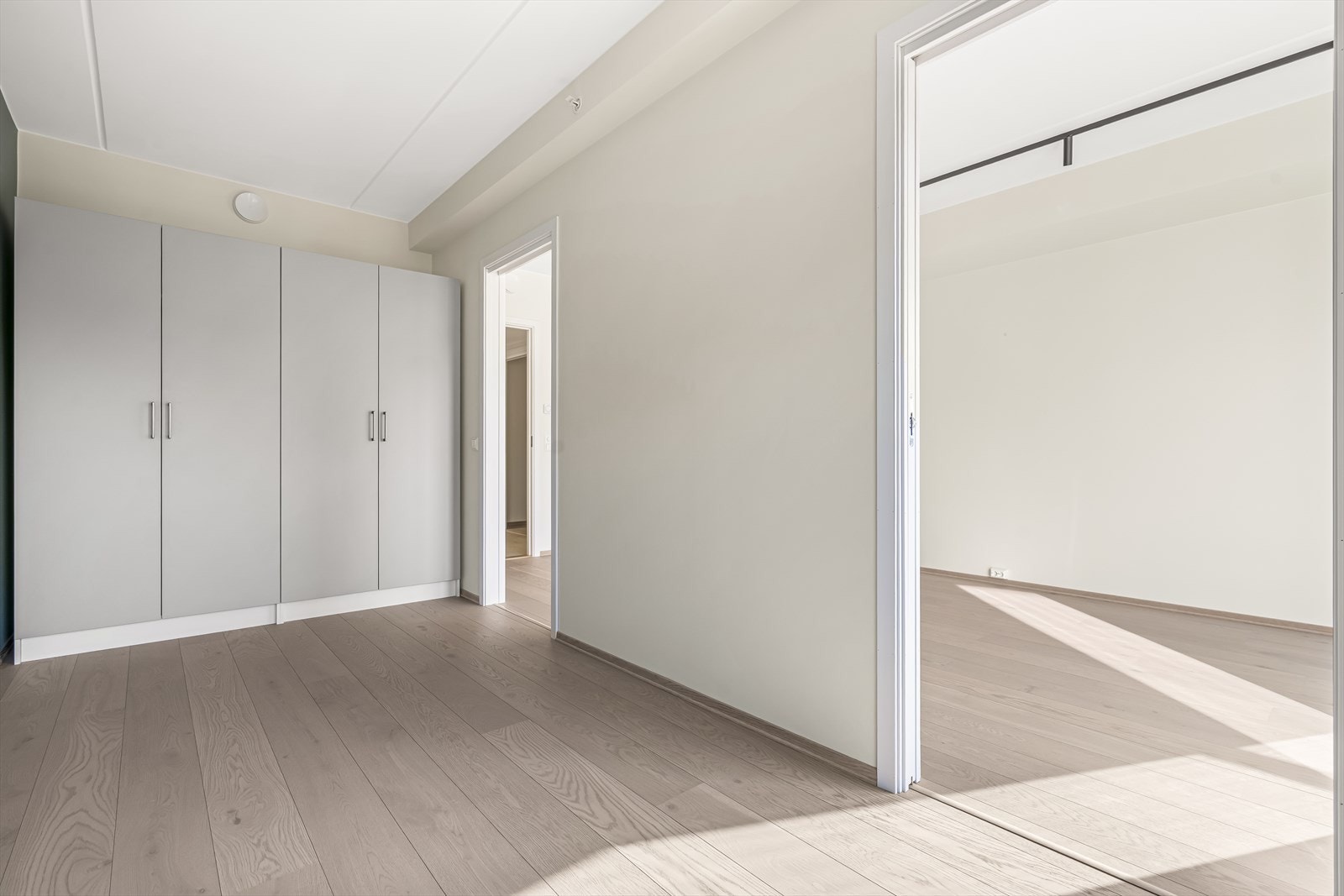 Det er satt inn et garderobeskap. Galleribilde