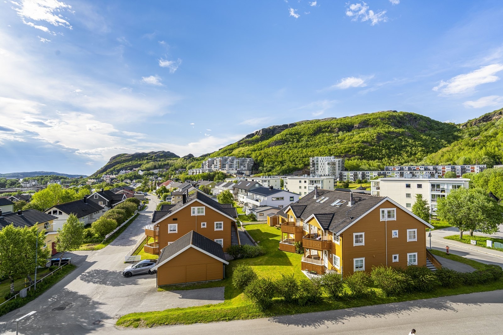 Balkongen byr på gode solforhold. Galleribilde