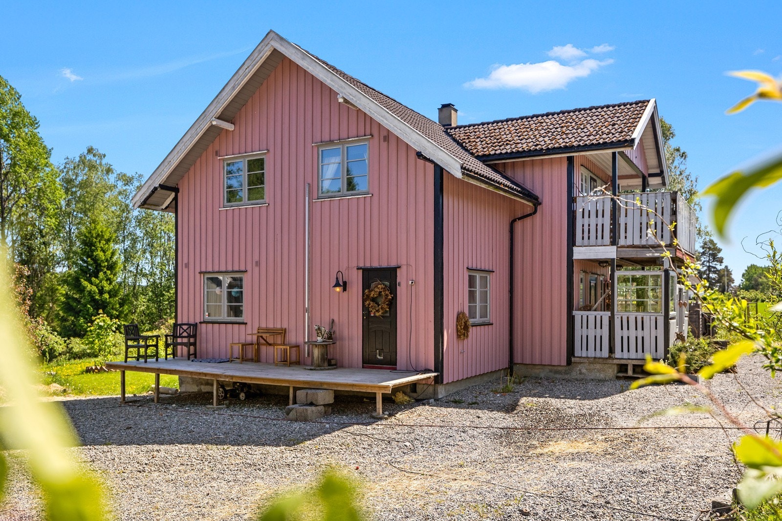 Ideelt familiebolig med stor og skjermet hage. Galleribilde