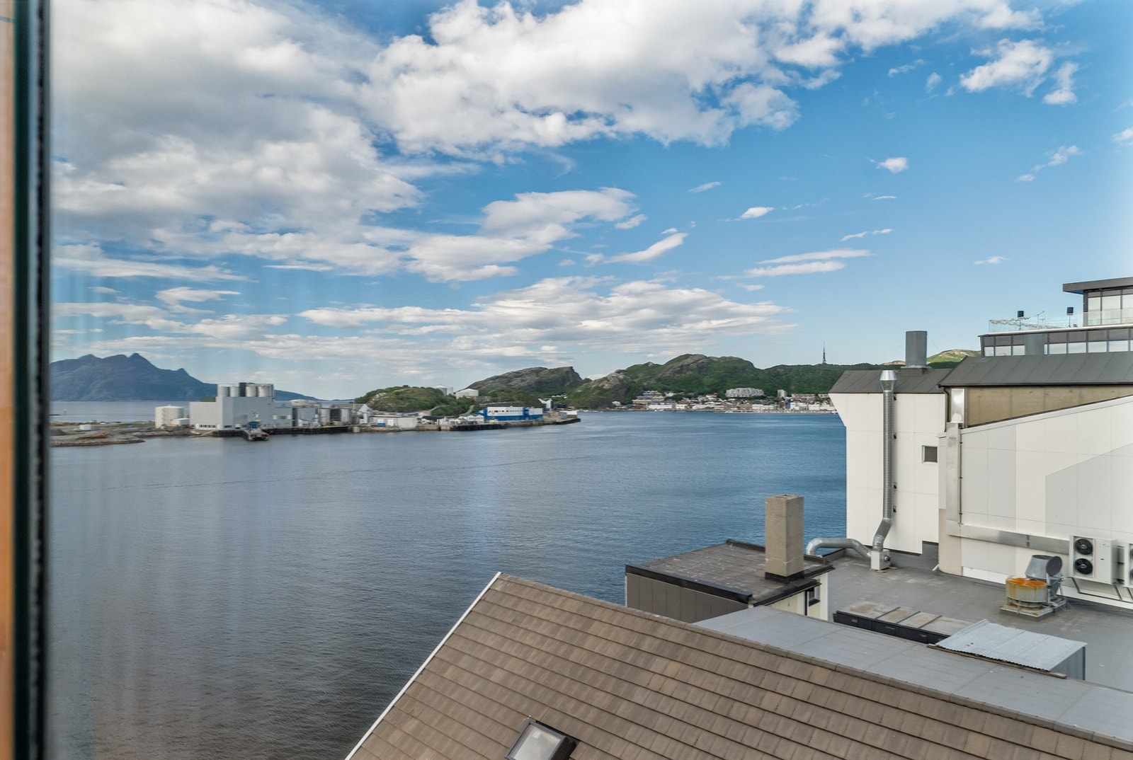 Nyt den flotte utsikten over innseilingen og nærområdet. Galleribilde