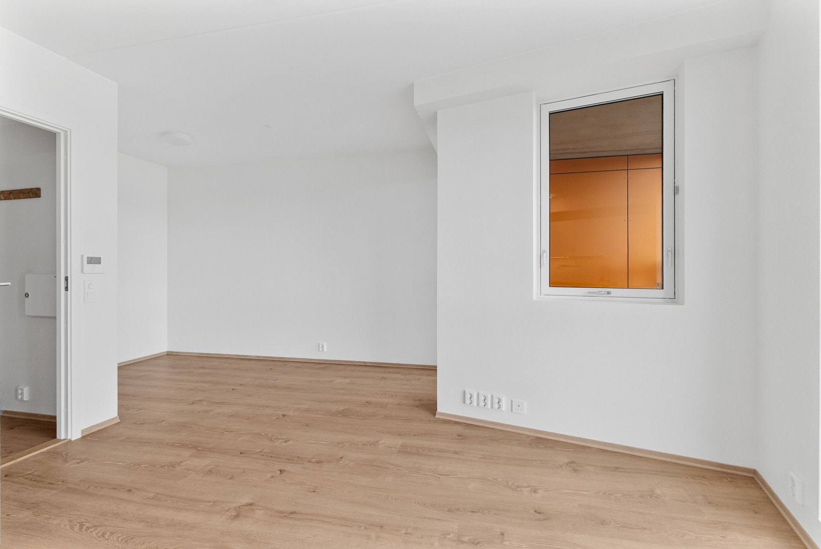De gjennomgående lyse overflaten og de pene gulvet bidrar til et moderne uttrykk. Galleribilde
