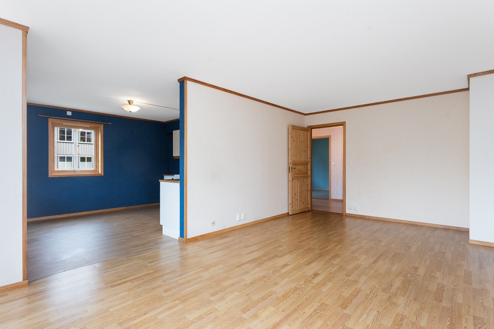 Delvis åpen kjøkken/stue løsning. Galleribilde