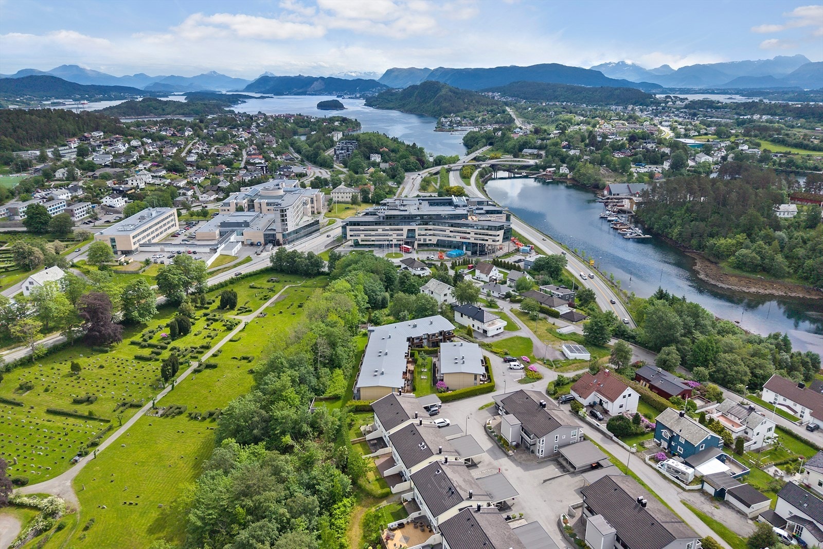Her får du kort vei til NTNU, NMK, buss, skoler, butikk og turområder. Galleribilde