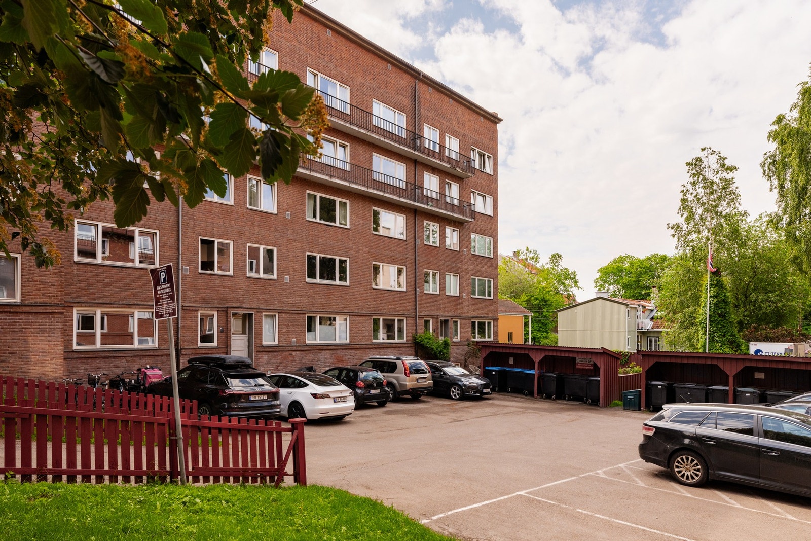 Det er mulighet for parkeringsleie ved ledighet. Galleribilde