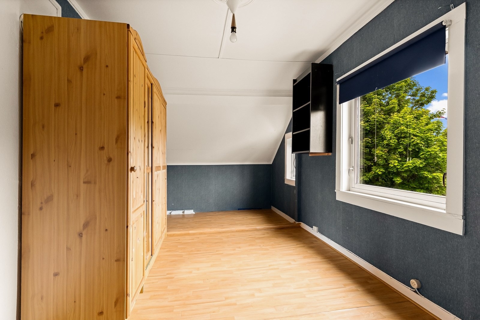 Vinduene gir godt med lys og utsikt mot nærområdet. Galleribilde