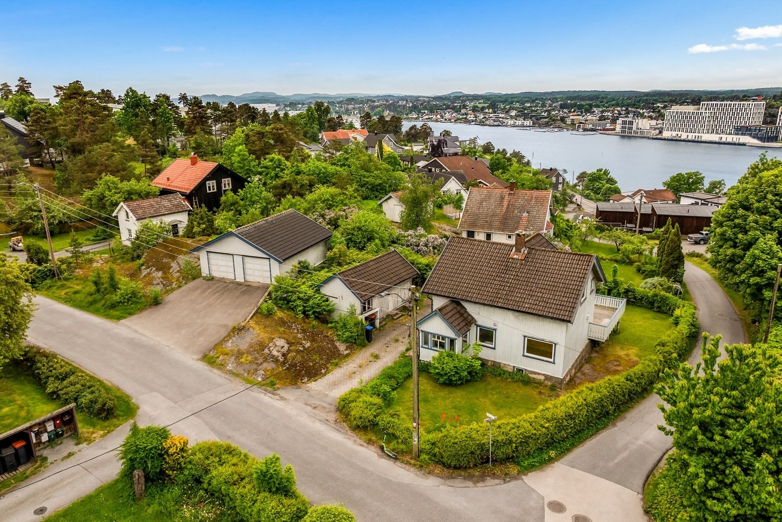 Enebolig fra 1912 med stort potensial. Rehabiliteringsobjekt på romslig tomt i et etablert boligområde. Galleribilde