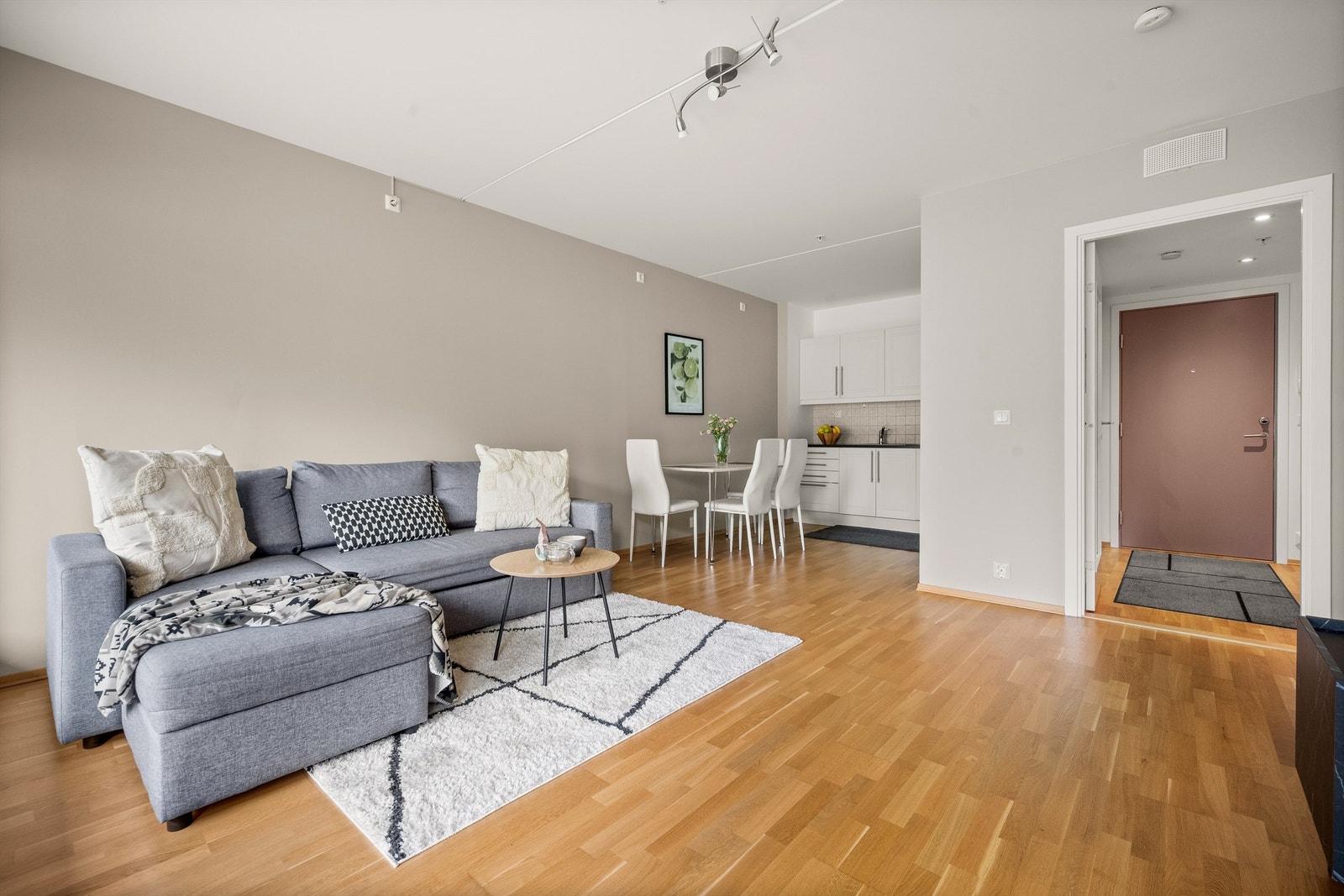 Leiligheten er utstyrt med et balansert ventilasjonsanlegg som sikrer et sunt inneklima. Galleribilde